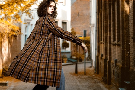 How to wear plaid：3 stylish outfit ideas to wear plaid coats