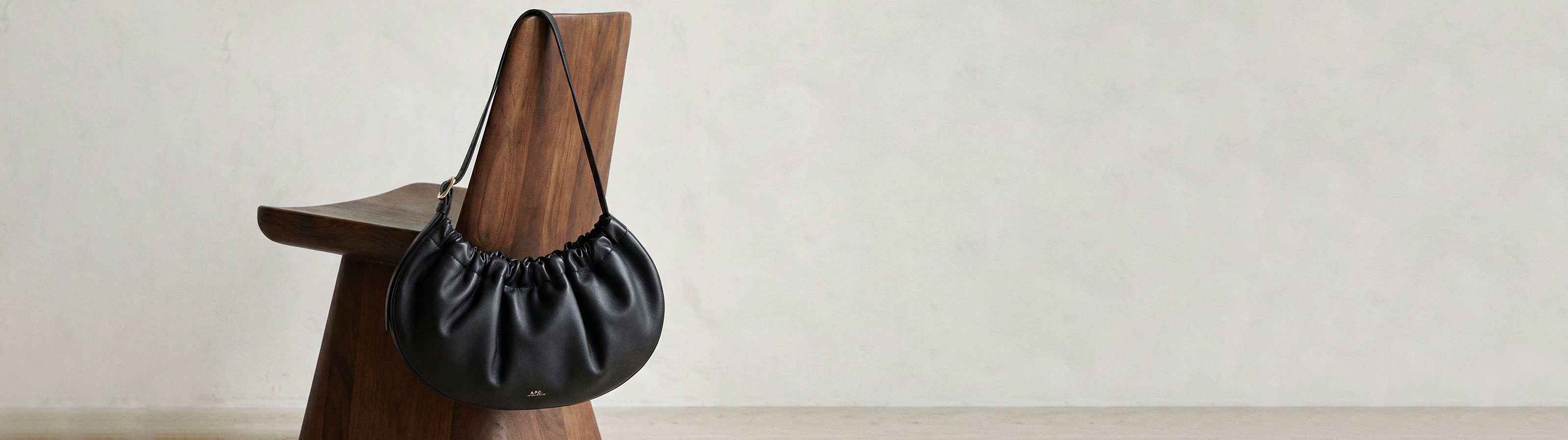 A.P.C. シューズ 新作・セール | IFCHIC ジャパン公式サイト