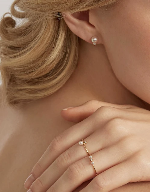 Morning Dew Purity 珍珠和鑽石18 克拉黃金耳環
