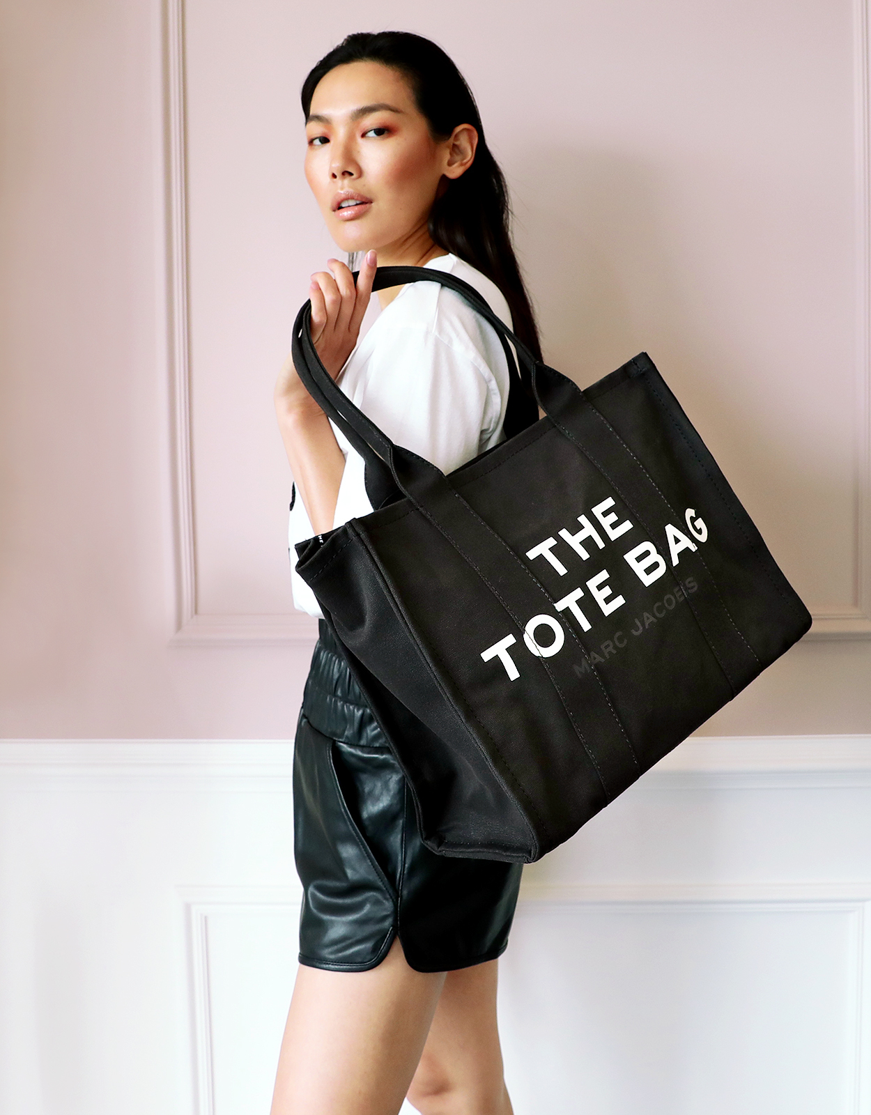 marc jacobs the traveler tote