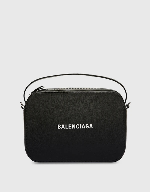 Balenciaga Everyday 小型粒面小牛革皮相機包
