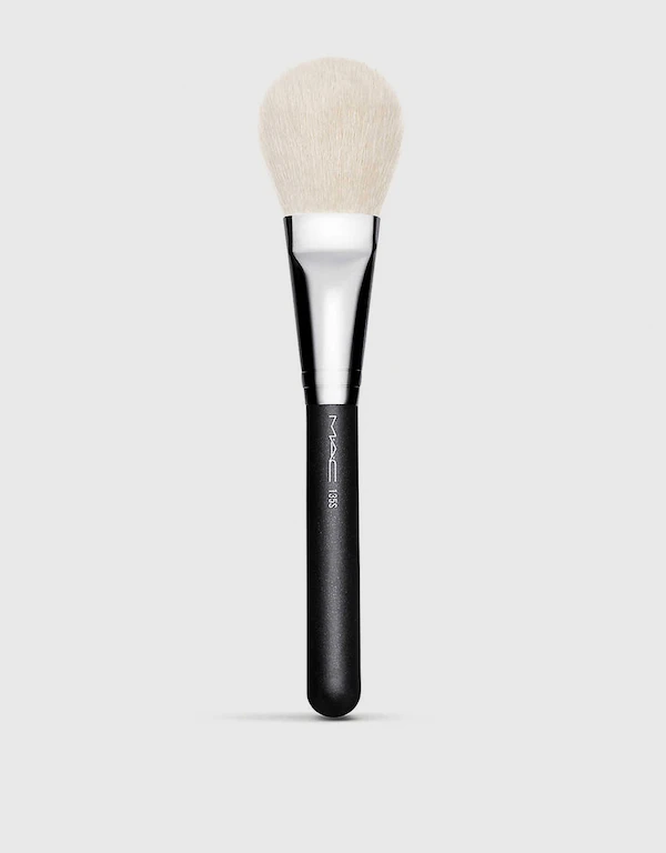 MAC Cosmetics 135 Large Flat Powder Brush