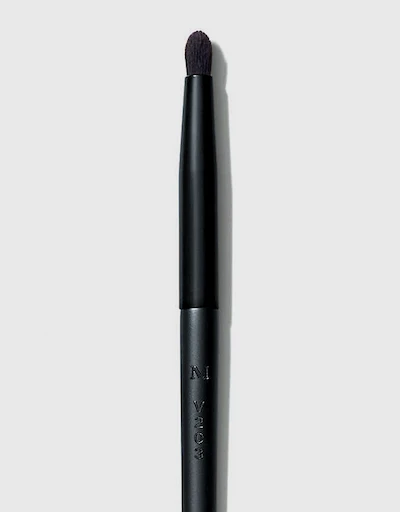 V203 Precision Smudger Eyeshadow Brush