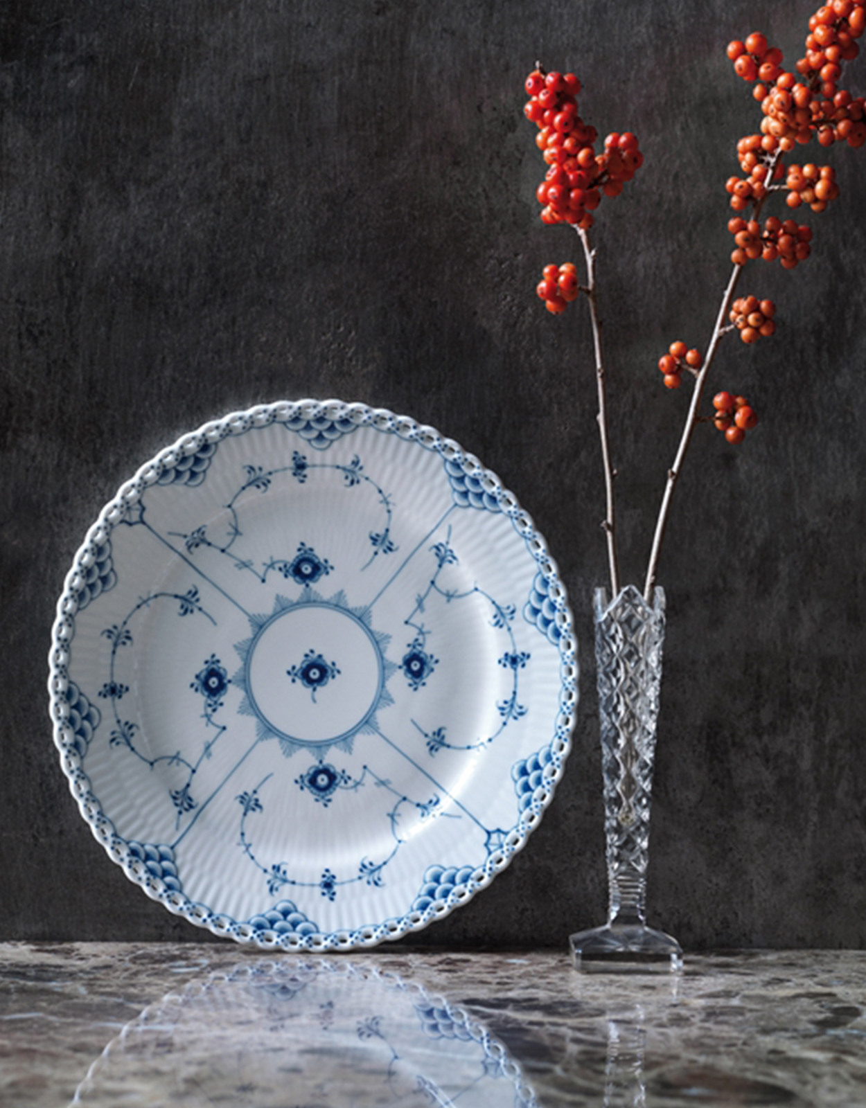Royal Copenhagen Blue Fluted Full Lace 27cm Dinner Plate (テーブル