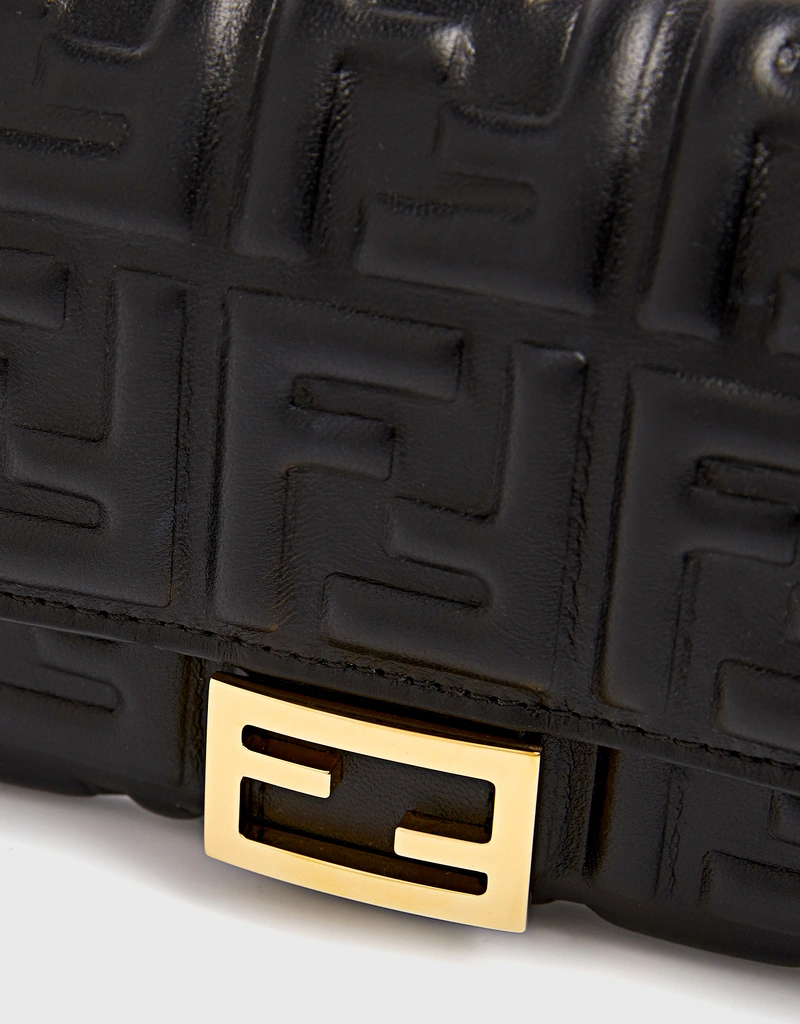 Fendi バゲットナッパレザーコンチネンタルチェーンウォレット