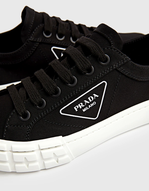 Prada Prada Logo Print Low-Top Sneakers