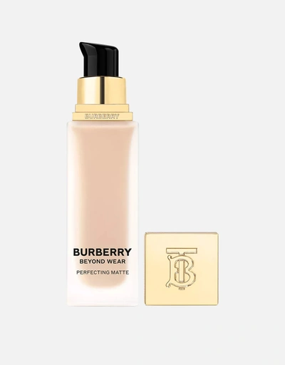 Beyond Wear Setting and Refining Powder – Fair - Women | Burberry