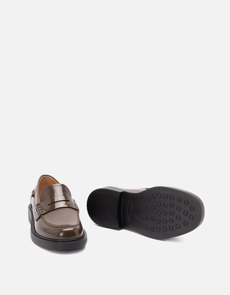 Tod's カーフレザーシェイド仕上げペニーローファー (ローファー