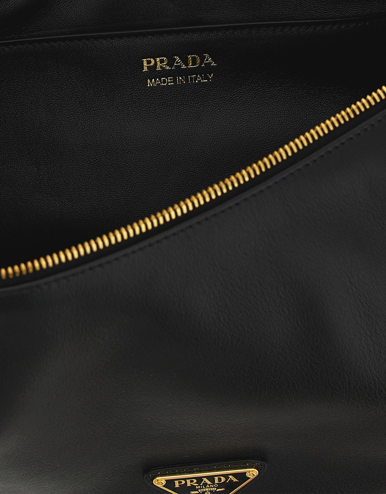 Prada デミルーン ラージ カーフスキン レザー ショルダーバッグ