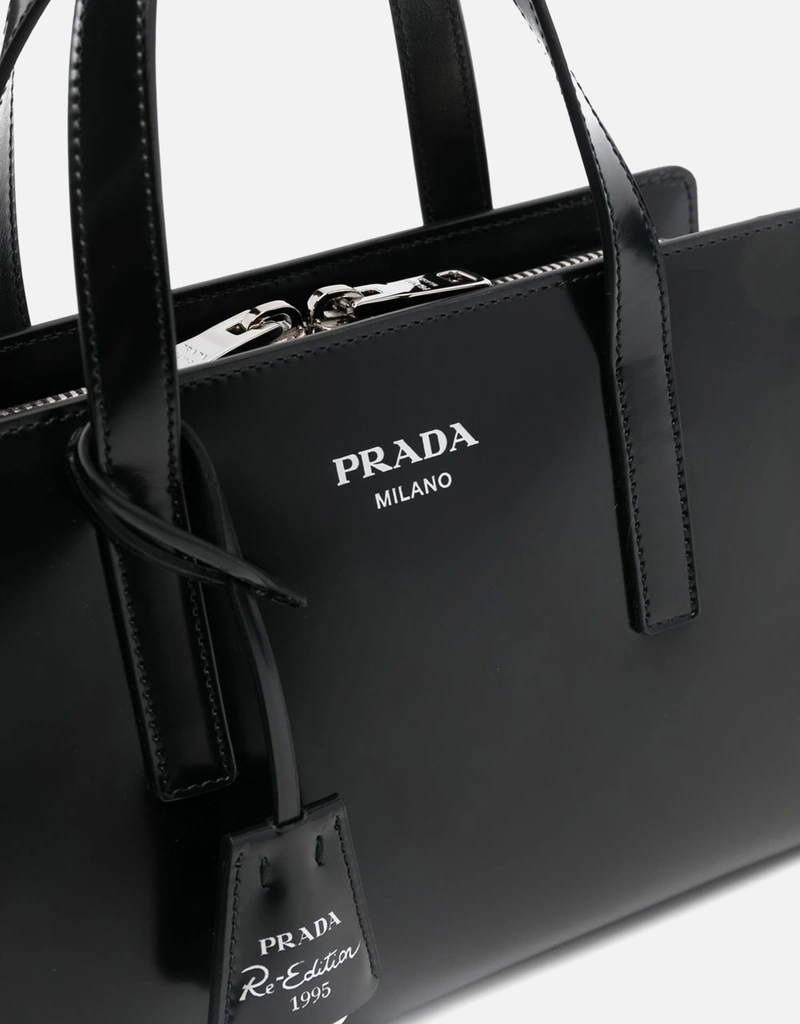 写真PRADAバッグ　黒 PRADA（プラダ） Re Edition 1995 Brushed Leather Mini Handbag ミニ