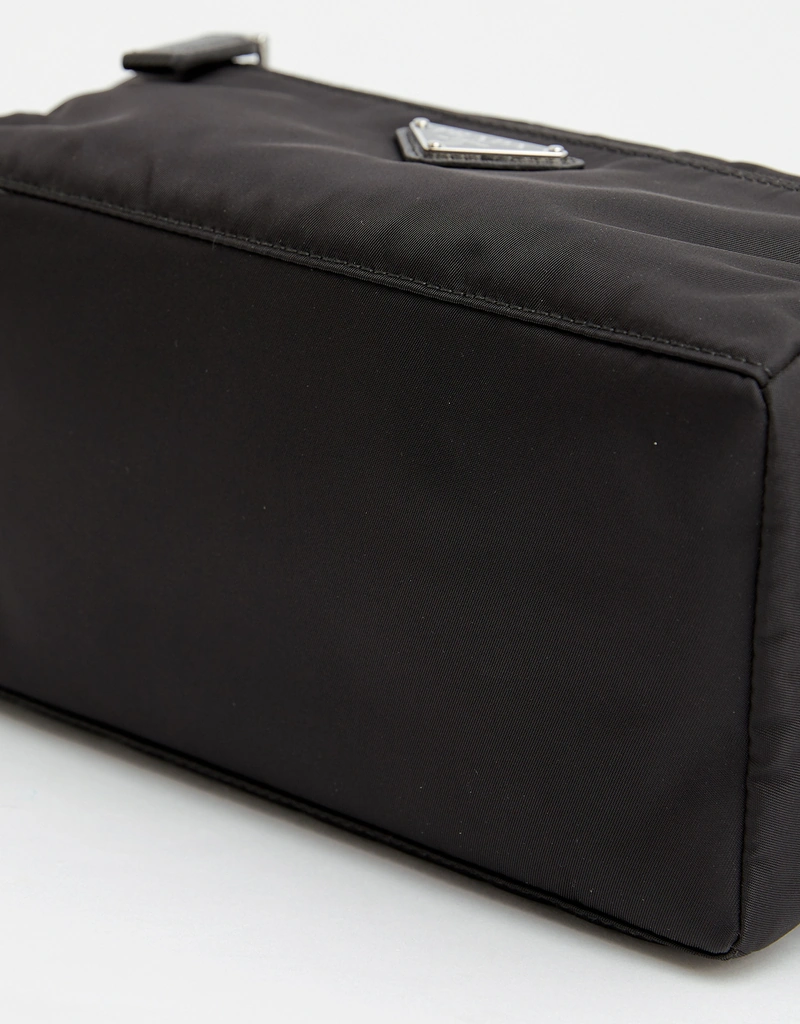 Prada ユニセックス サフィアーノ Re-Nylon トラベルポーチ (Wallets