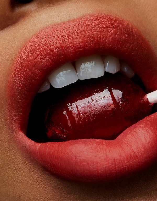 Powder Kiss Matte Lipstick-Style Shocked!
