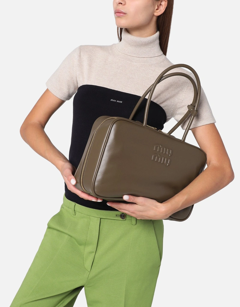 Miu Miu ボーラージカーフスキンレザーショルダーバッグ (すべての新品