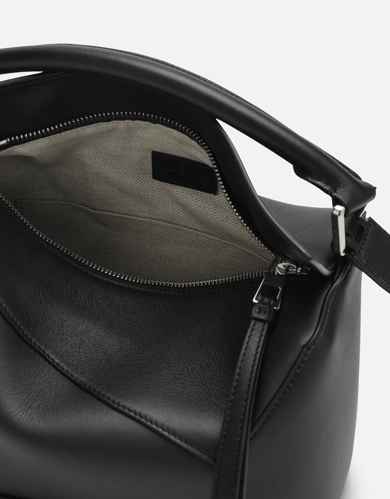 Loewe パズルエッジ小型クラシックカーフスキンハンドバッグ (すべての