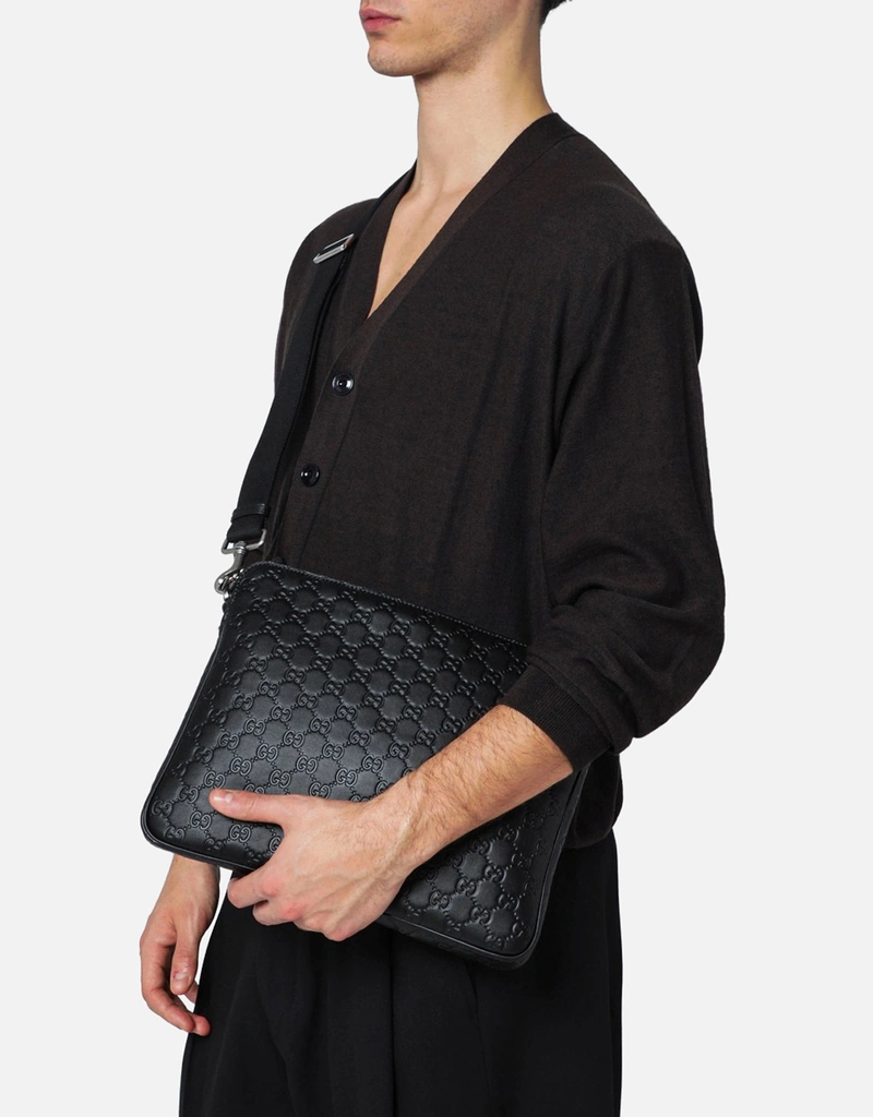 Gucci メンズ ミディアム GGエンボス スムースレザー クロスボディ