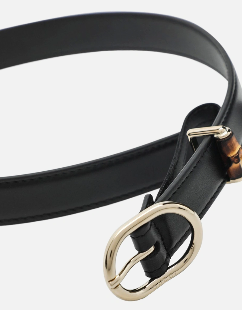 Gucci 細身ブラックレザーベルト オーバルバックル付き (ベルト
