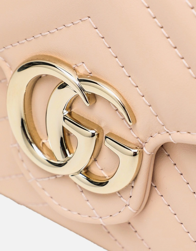 Gucci GGマーモントマトラッセシェブロンレザーチェーンウォレット