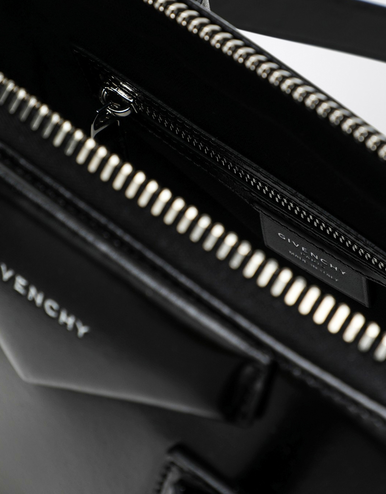 Givenchy アンティゴナ小型ボックスカーフスキンレザーハンドバッグ