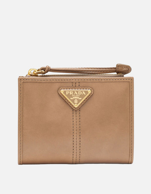 Prada クラッチバッグ | バッグ 新作・セール | IFCHIC ジャパン公式サイト