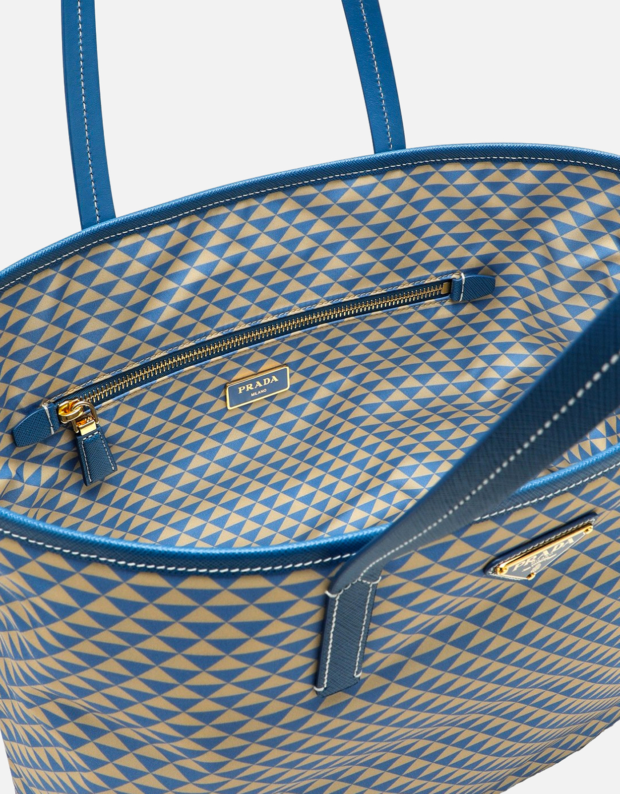 Prada ライトブルーナイロンバッグ (すべての新品) IFCHIC.COM