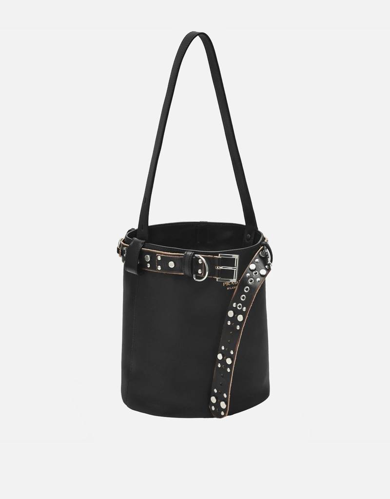 Prada バケット カーフレザー バケットバッグ スタッズベルト付き