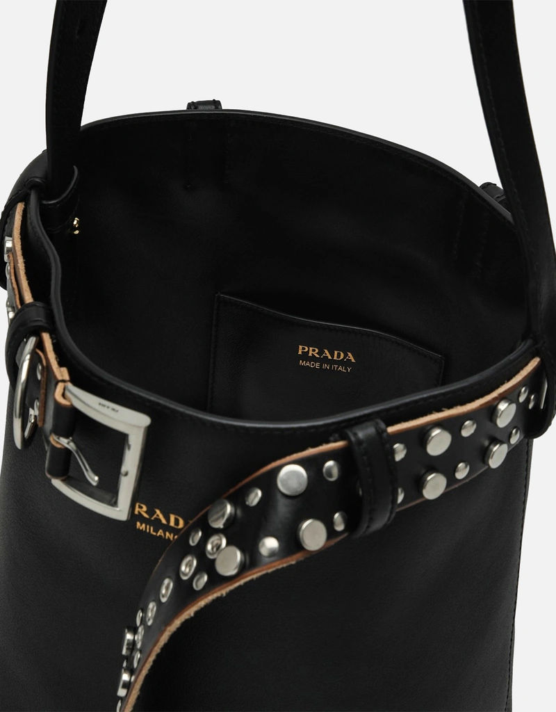 Prada バケット カーフレザー バケットバッグ スタッズベルト付き