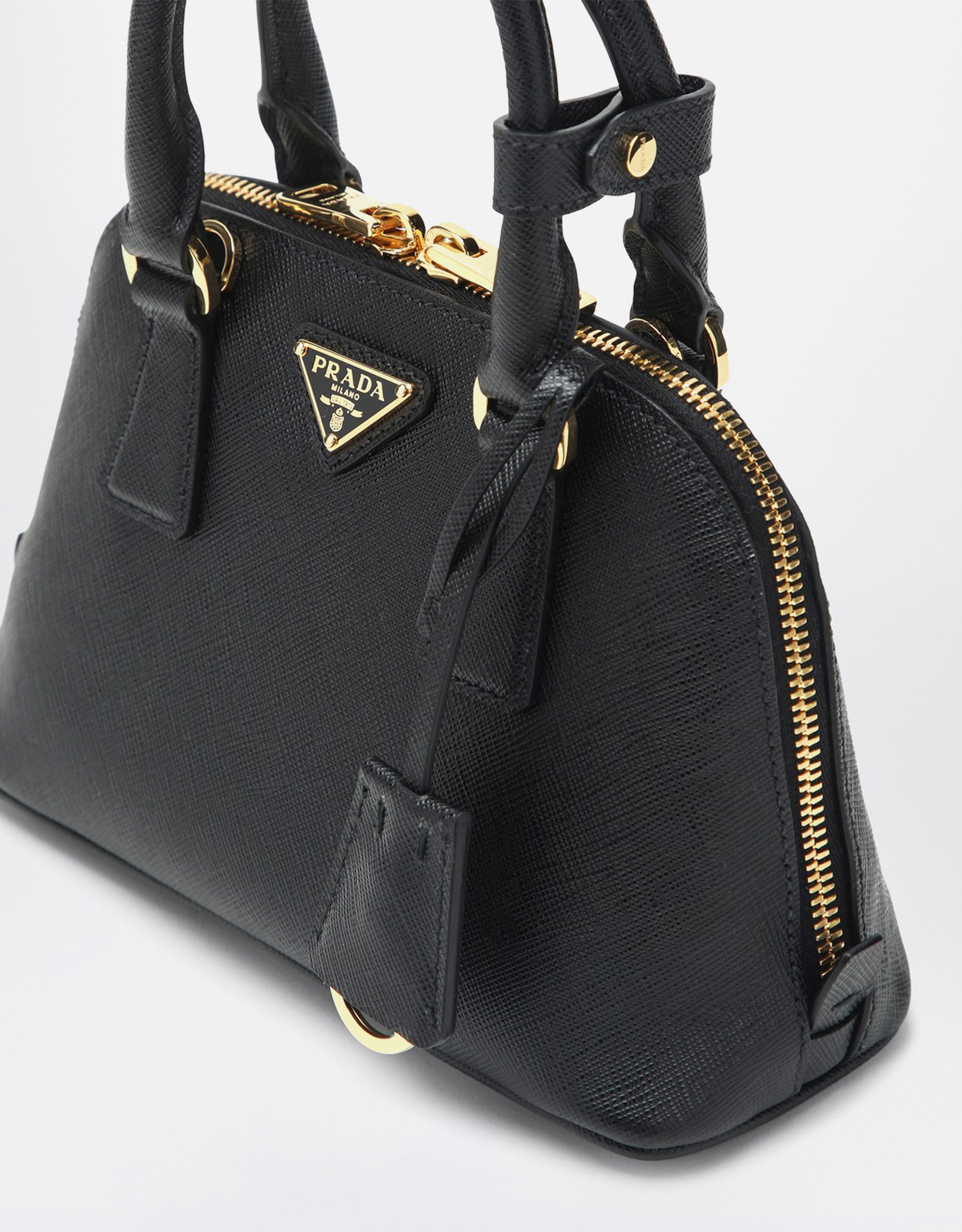 Ayaka ໒꒱. ゜　　　PRADA ブラック サフィアーノレザー Prada ブラックサフィアーノレザープロムナードバッグ (すべての新品