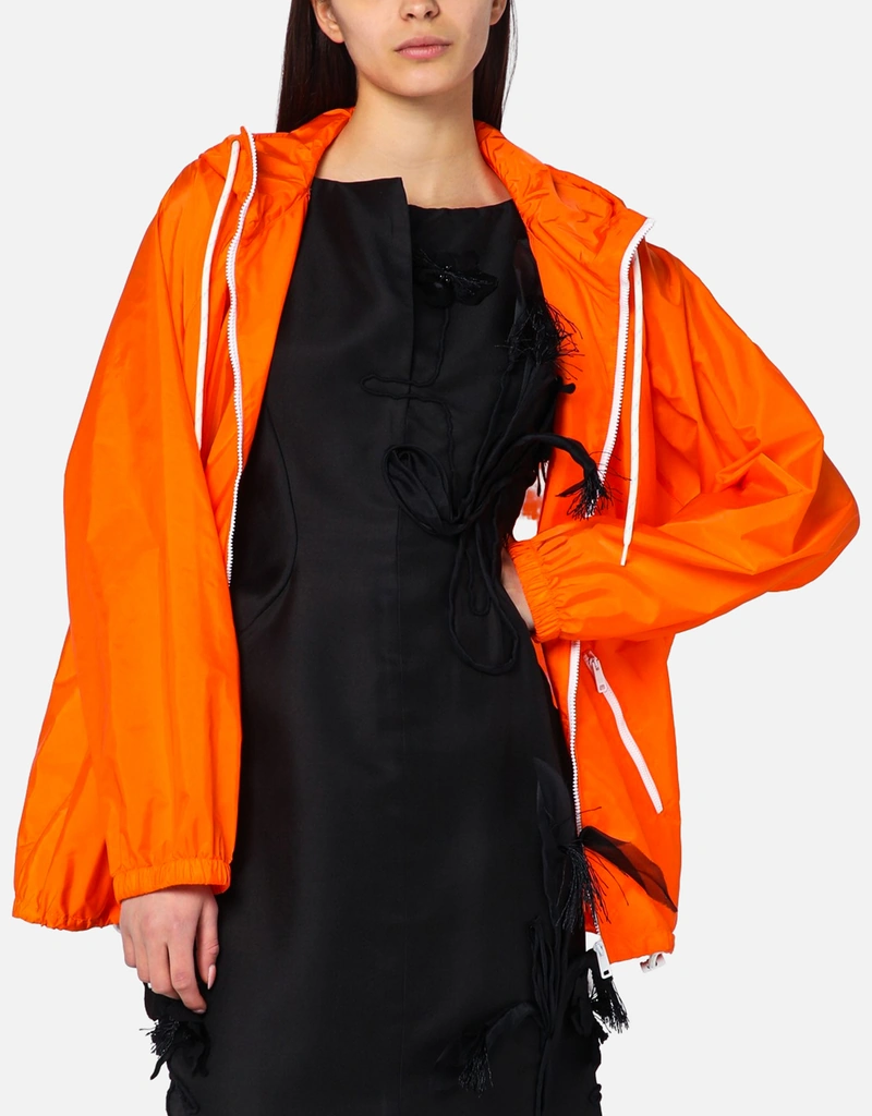 Prada オレンジ軽量リナイロンレインコート (すべての新品) IFCHIC.COM