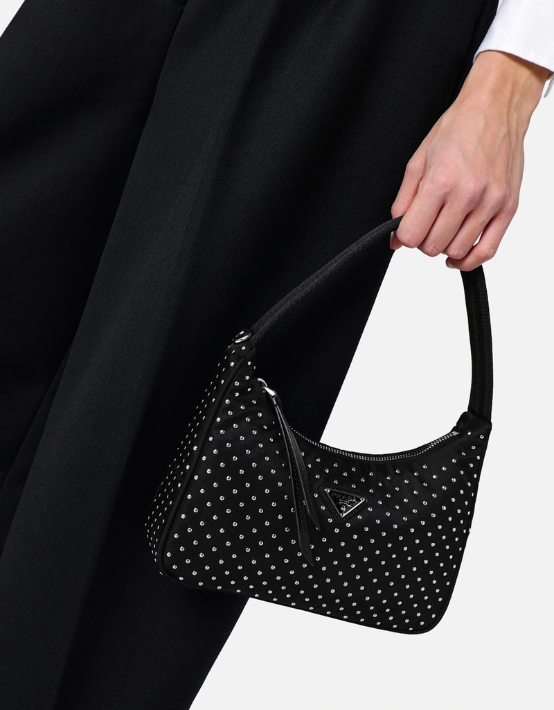 Prada ブラックRe Editionナイロンハンドバッグスタッズ付き (すべての