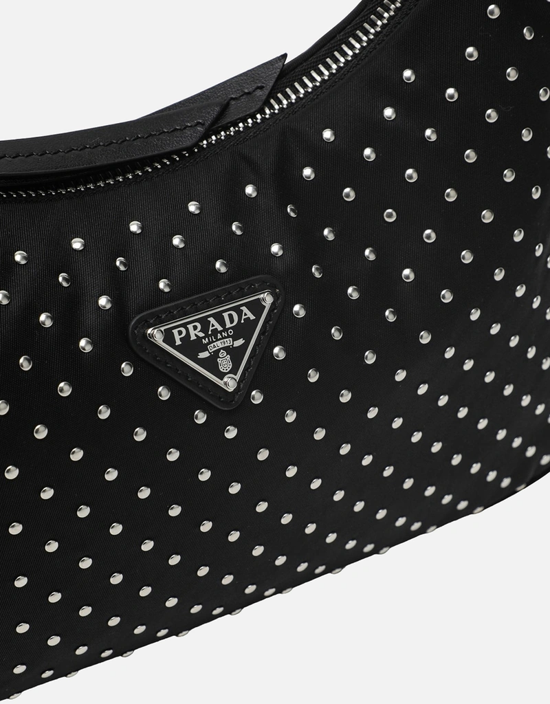 Prada ブラックRe Editionナイロンハンドバッグスタッズ付き (すべての