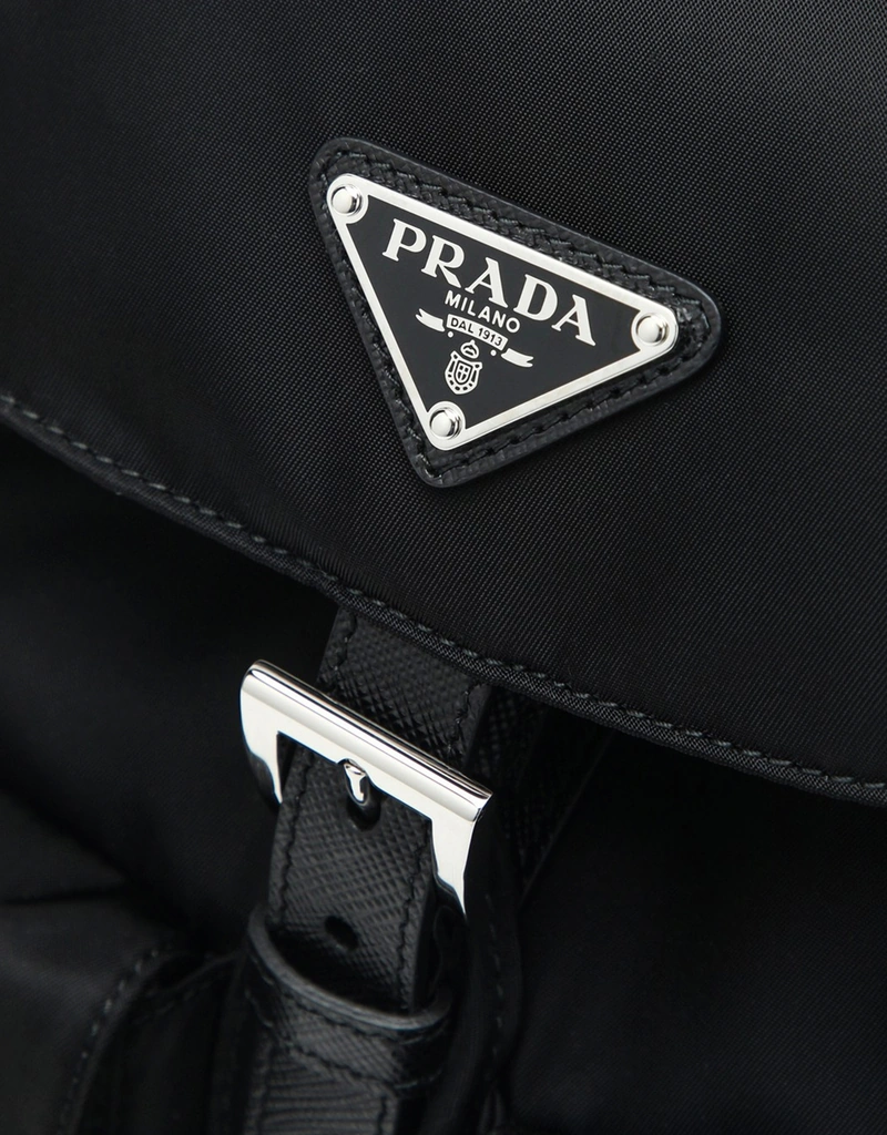 PRADA ブラック ナイロン ミニバックパック Prada 小型リナイロンバックパック (すべての新品) IFCHIC.COM
