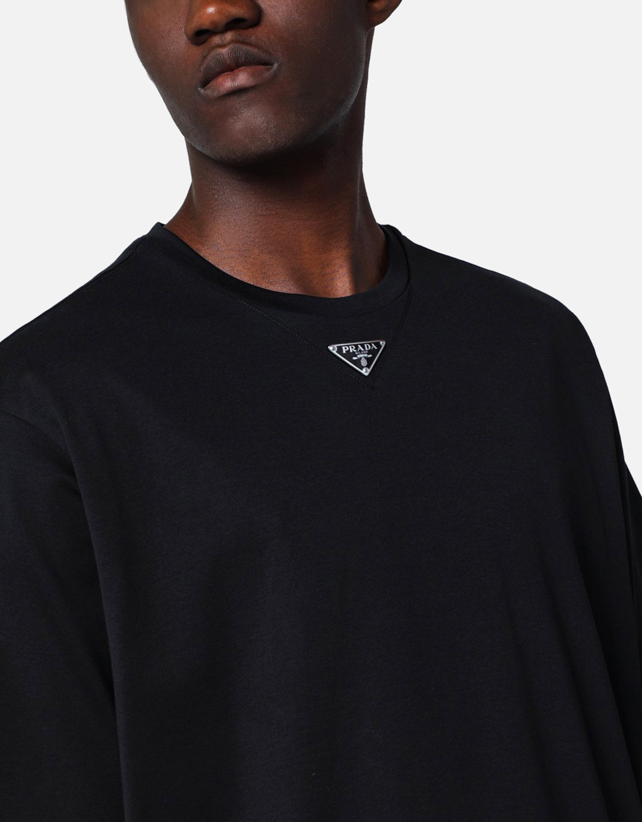 プラダのゴルフＴシャツ Prada メンズ ブラック コットンロゴトライアングルTシャツ (アパレル