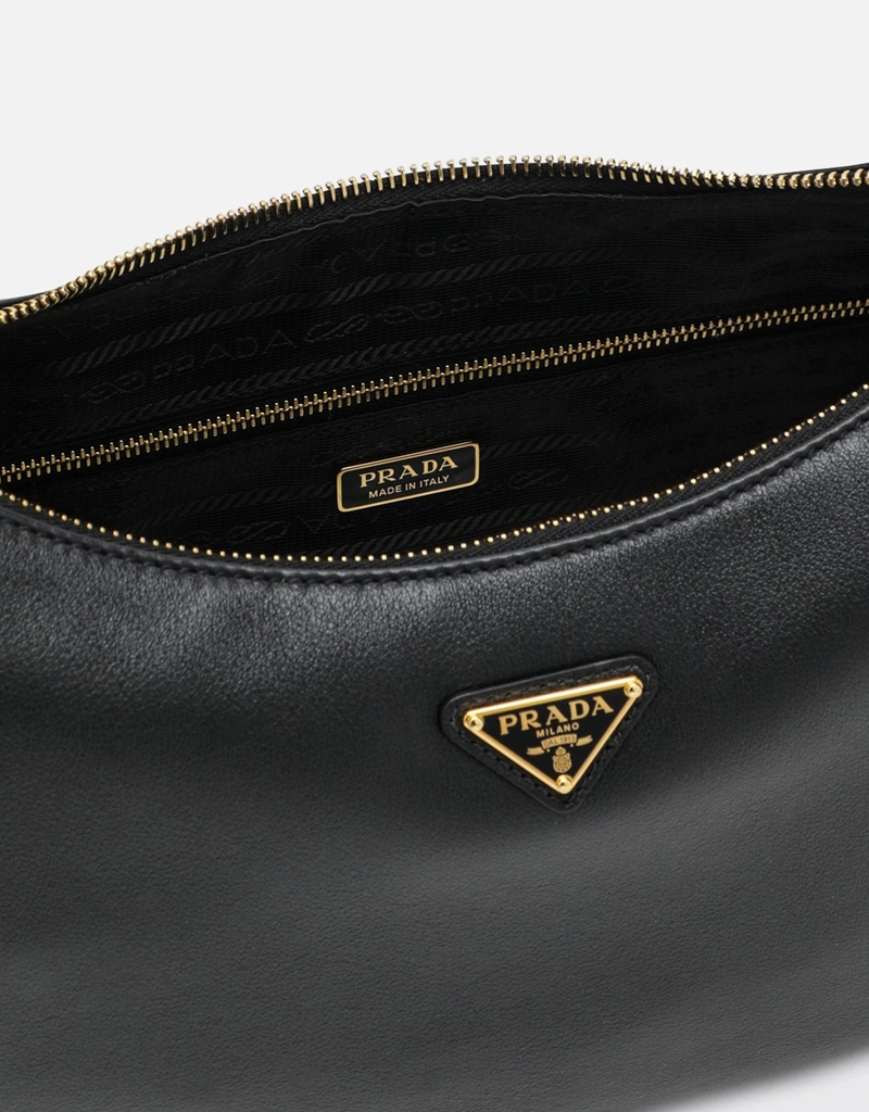 Prada ブラックレザーショルダーバッグ (すべての新品) IFCHIC.COM