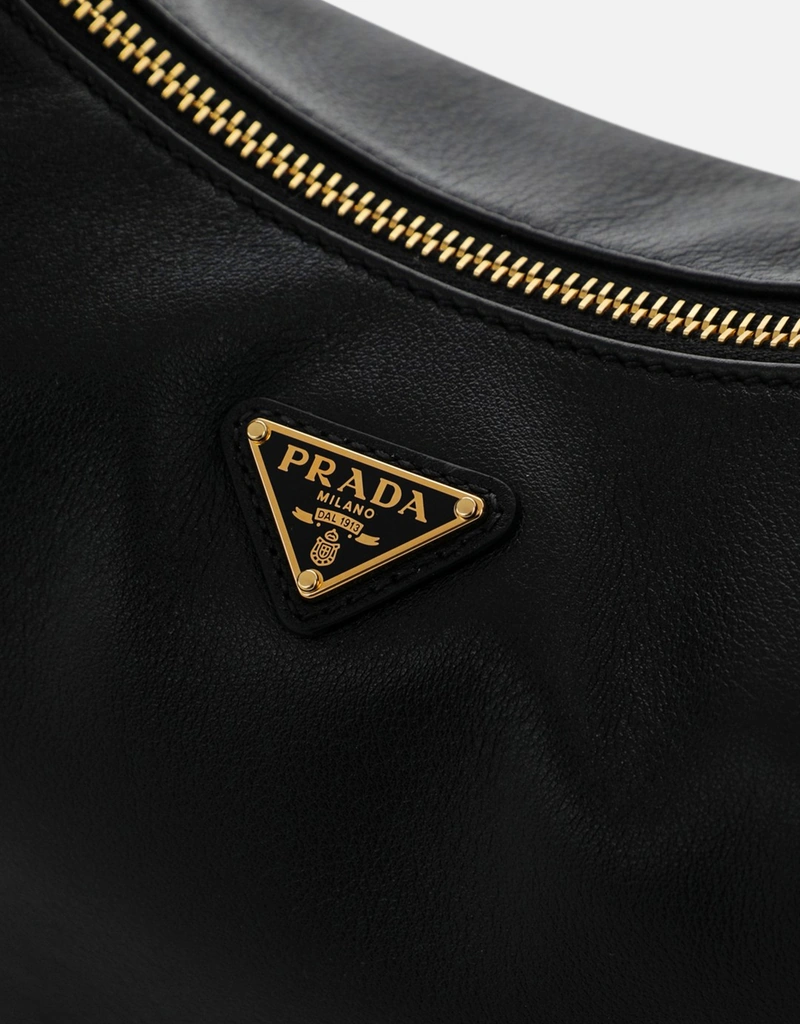 Prada ブラックレザーショルダーバッグ (すべての新品) IFCHIC.COM