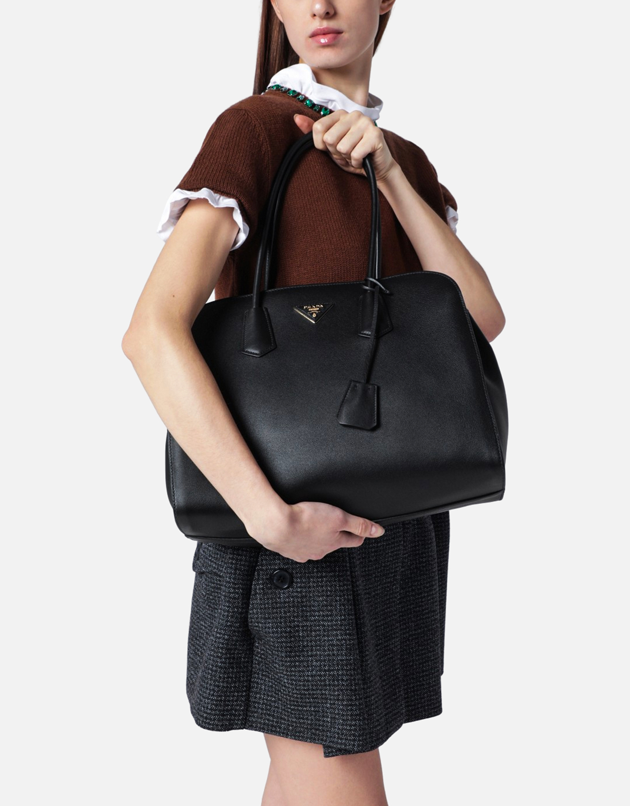 Prada ラージブラックレザーショッピングバッグ (すべての新品) IFCHIC.COM