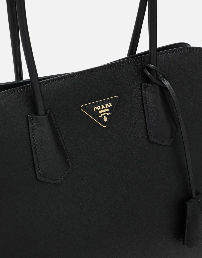 Prada ラージブラックレザーショッピングバッグ (すべての新品) IFCHIC.COM