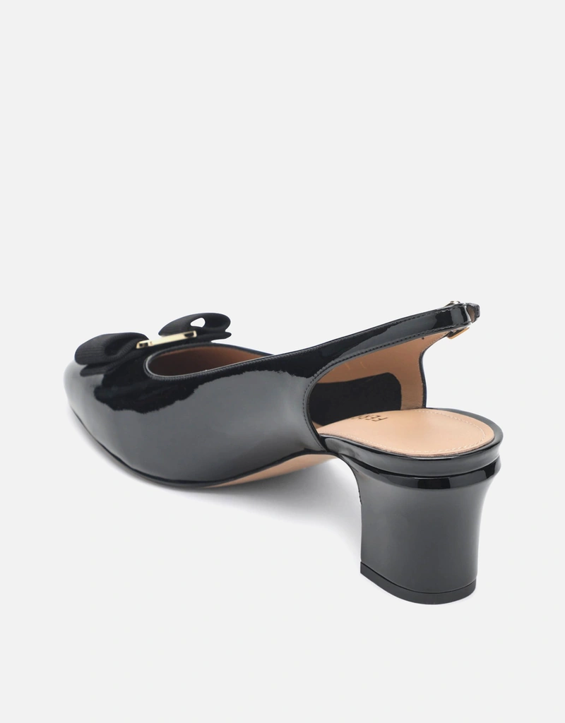 Salvatore Ferragamo ブラックレザーVaraボウスリングバックシューズ