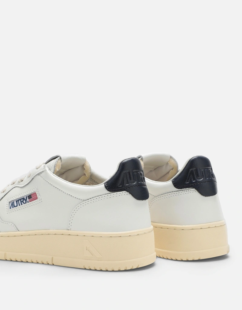 Autry ホワイトスペースレザースニーカー (すべての新品) IFCHIC.COM