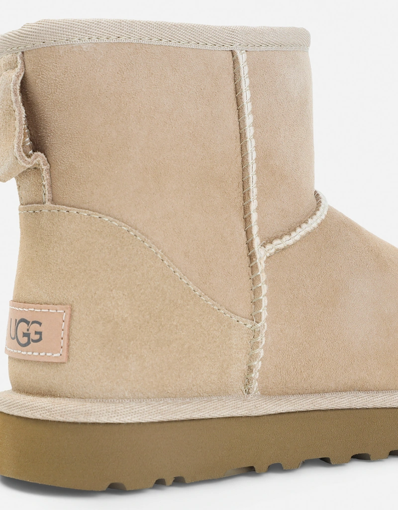 Ugg クラシックミニIIシープスキンブーツ (すべての新品,シューズ