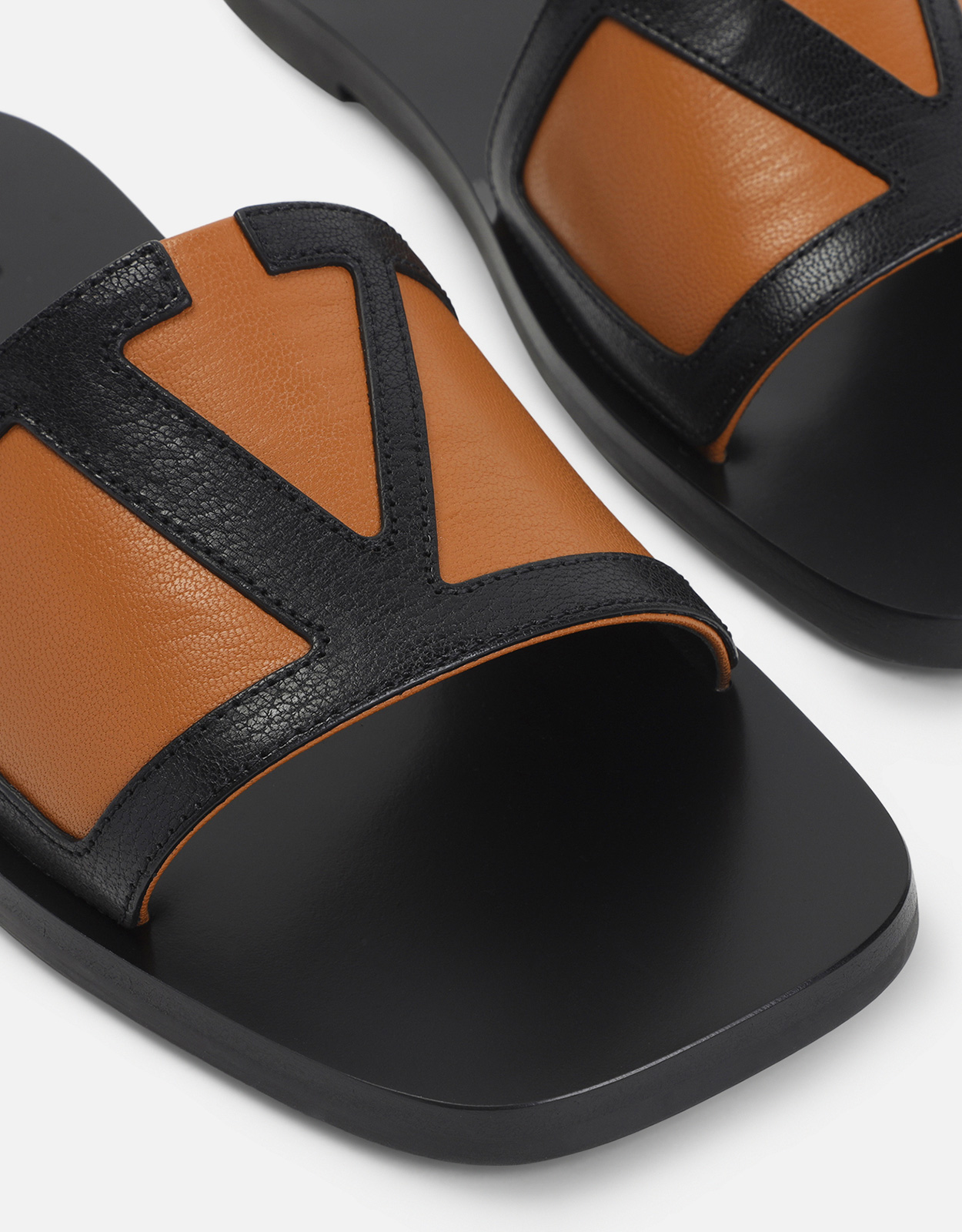 VALENTINO レザーサンダル 37 Valentino Garavani メンズレザーサンダル (すべての新品,シューズ