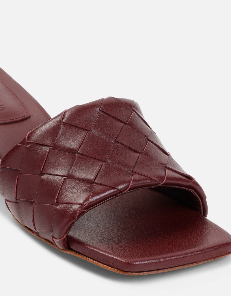 Bottega Veneta イントレチャートラムスキンキトンヒールミュール