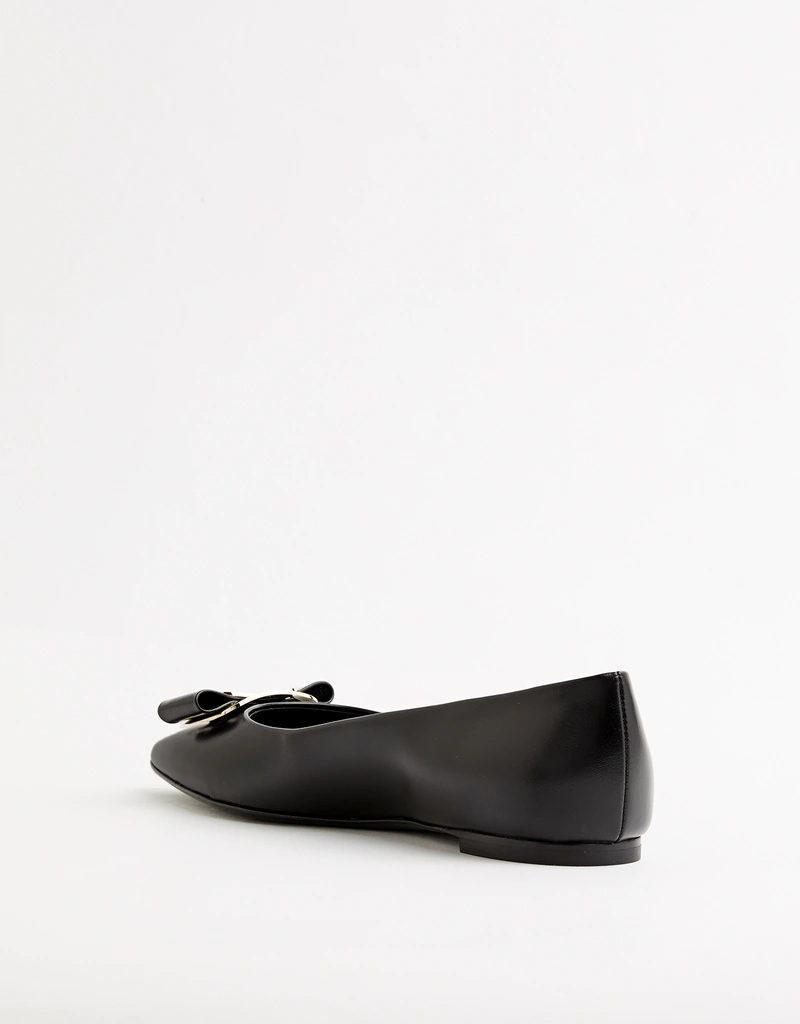 Ferragamo ブラックバレエシューズ Salvatore Ferragamo New Vara Nappa バレエシューズ (フラット