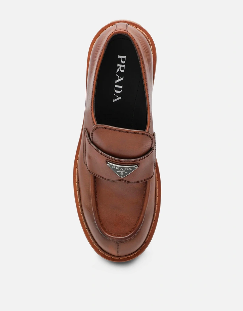 Prada メンズエボニーレザーのローファー () IFCHIC.COM