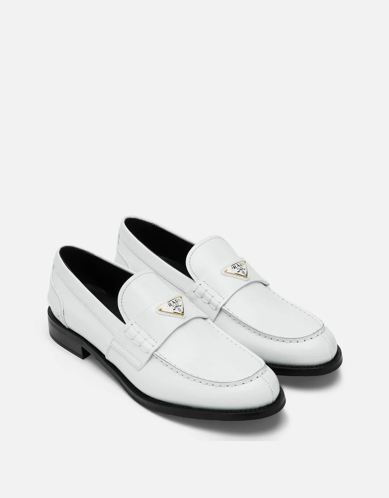 Prada ホワイトブラッシュドレザーローファー (すべての新品) IFCHIC.COM