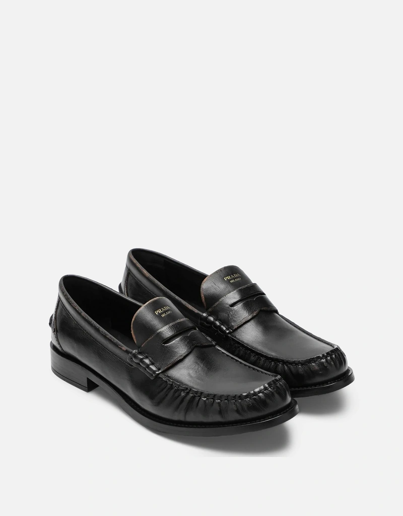 PRADA ブラック ローファー Prada ブラックポリッシュドレザーローファー (すべての新品) IFCHIC.COM