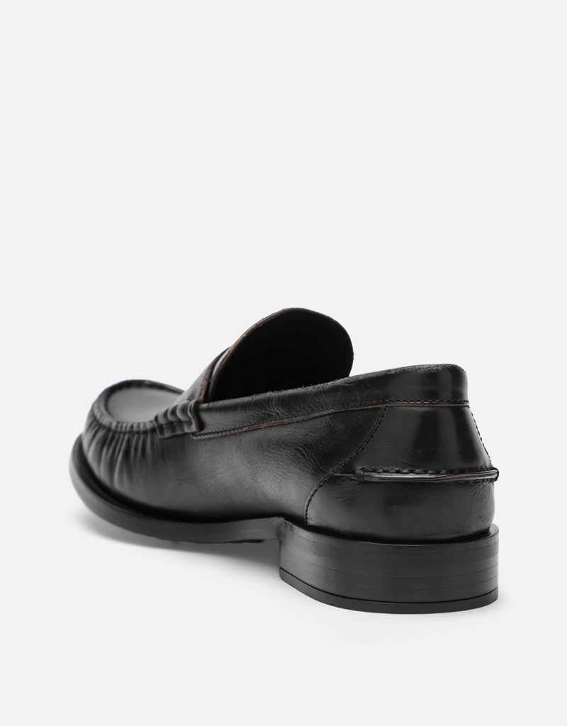 Prada ブラックポリッシュドレザーローファー (すべての新品) IFCHIC.COM