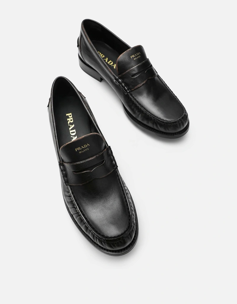 Prada ブラックポリッシュドレザーローファー (すべての新品) IFCHIC.COM