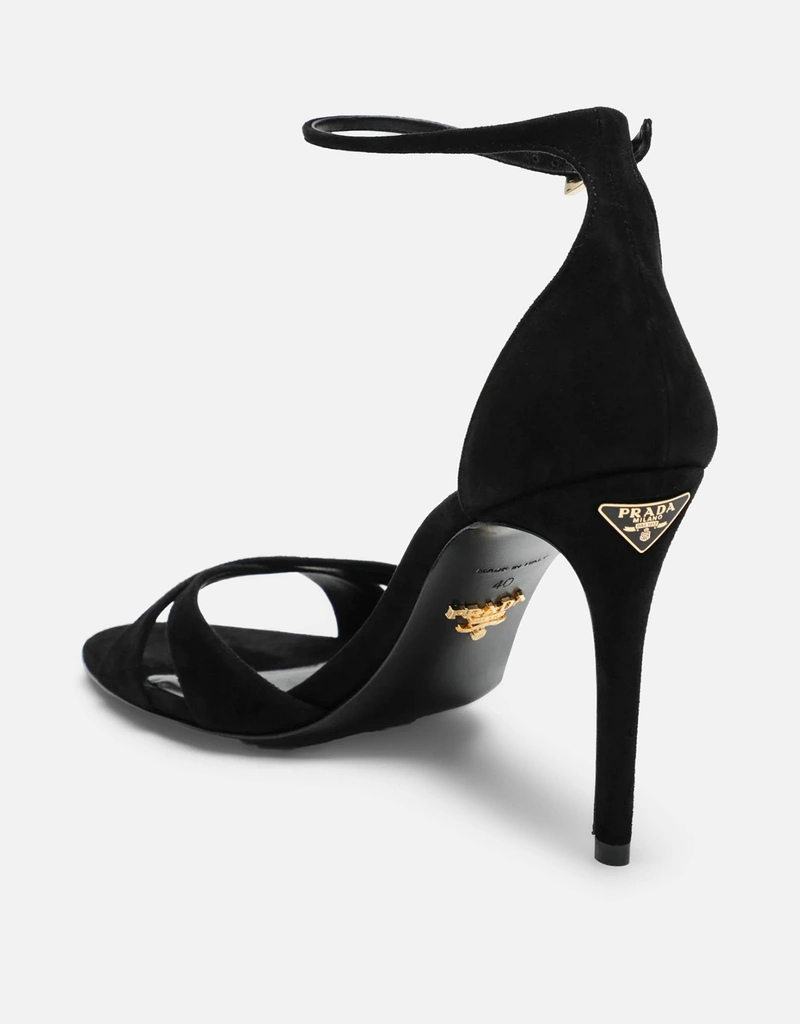 Prada ブラックベルベットスエードパンプス (すべての新品) IFCHIC.COM
