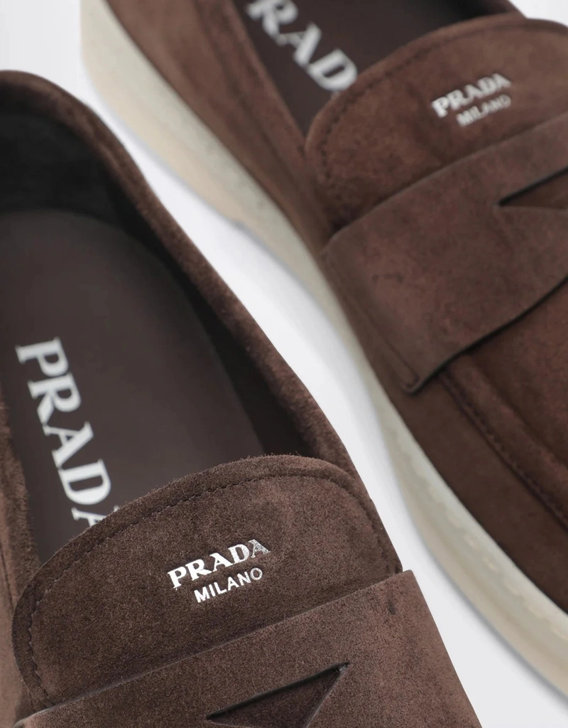 Prada メンズ ブラウン スエード ローファー () IFCHIC.COM
