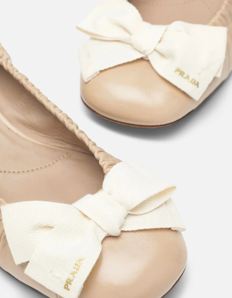 Prada サンドカラー レザーバレエフラット (すべての新品) IFCHIC.COM